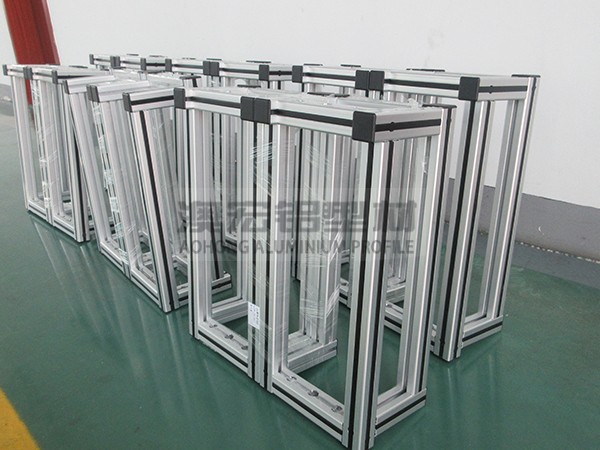 鋁型材打造的光纜設(shè)備機(jī)架：輕韌相承，穩(wěn)固護(hù)航